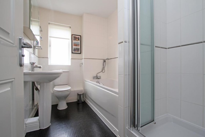 Eaves Close, New Haw Road, Addlestone, KT15