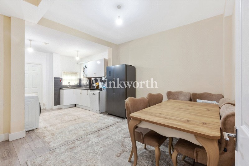 Station Crescent, London, N15