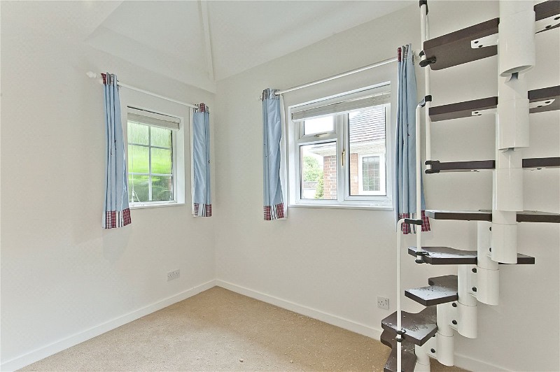 Oatlands Chase, Weybridge, Surrey, KT13