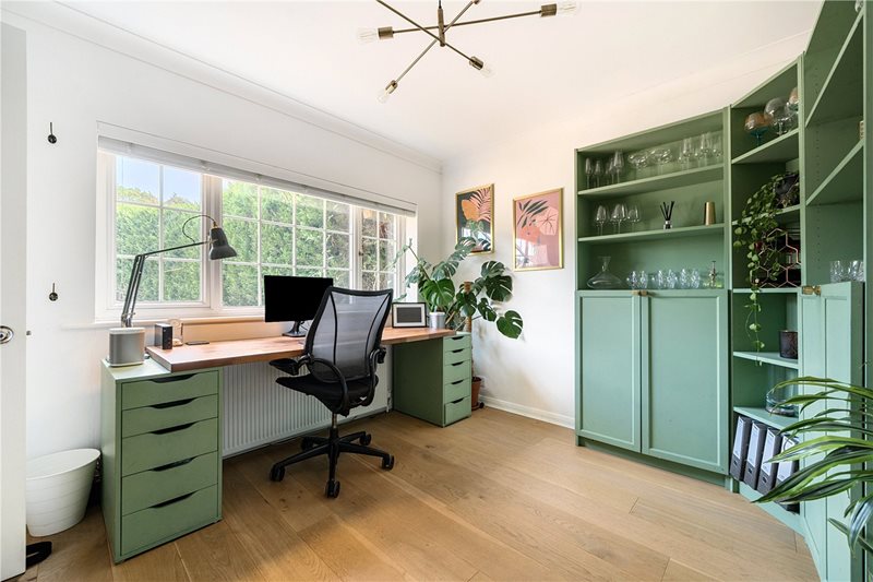 Weydon Hill Road, Farnham, Surrey, GU9