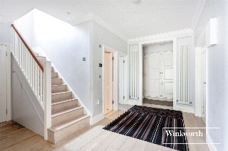 Crooked Usage, Finchley, London, N3