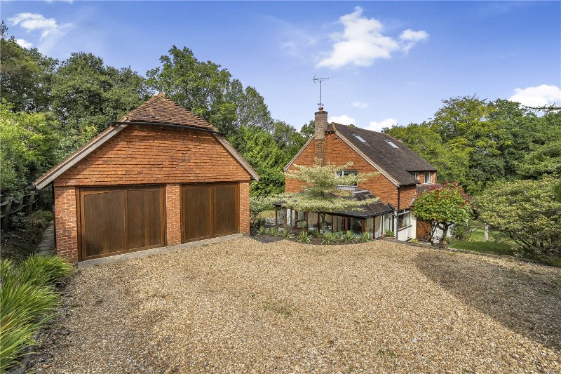 Fernbrae Close, Rowledge, Farnham, Surrey, GU10