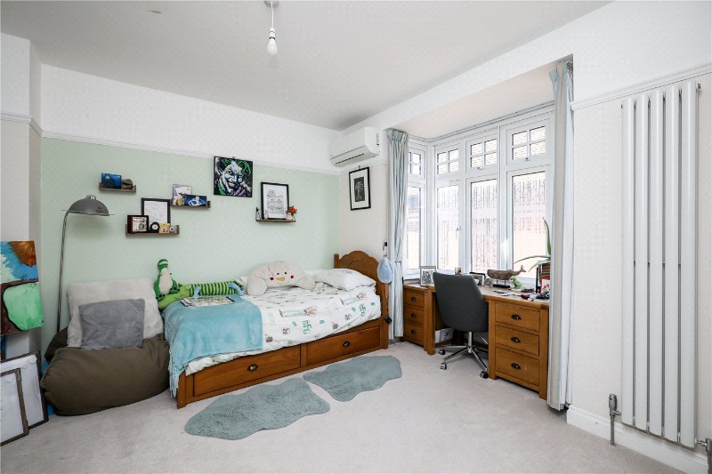 Gunnersbury Avenue, London, W5