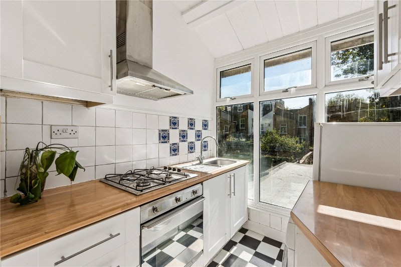 Manse Road, London, N16