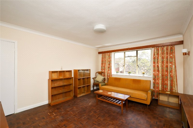Avenue Road, London, W3