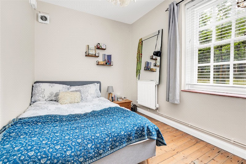 Albion Avenue, London, SW8