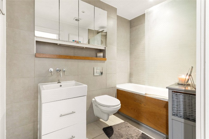 Lolesworth Close, London, E1