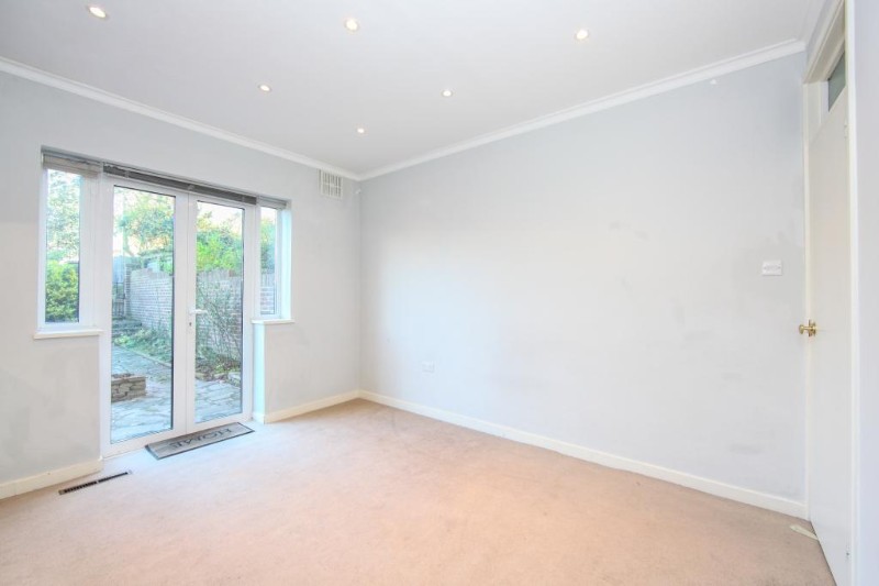 Woodfield Avenue, London, SW16