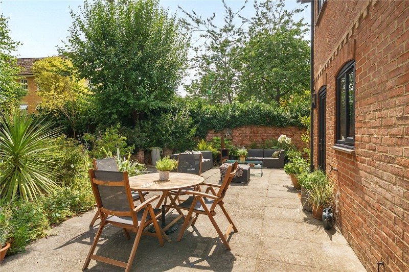 Benett Gardens, Shaw, Newbury, Berkshire, RG14