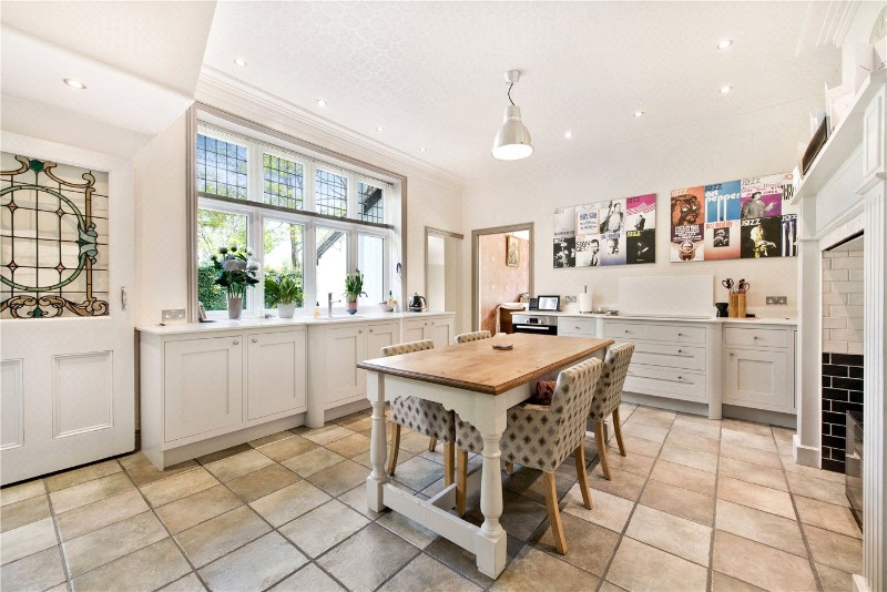 Lyne Crossing Road, Lyne, Surrey, KT16