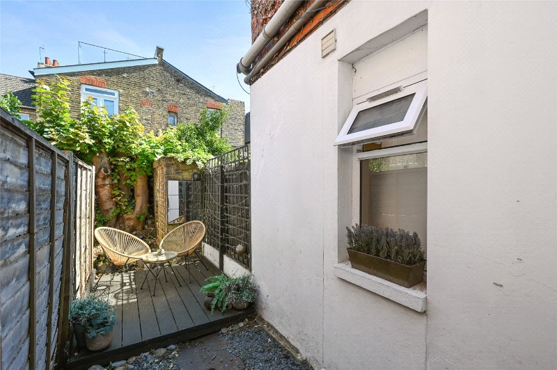 Oaklands Grove, London, W12