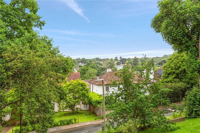 Winterfold Close, London, SW19