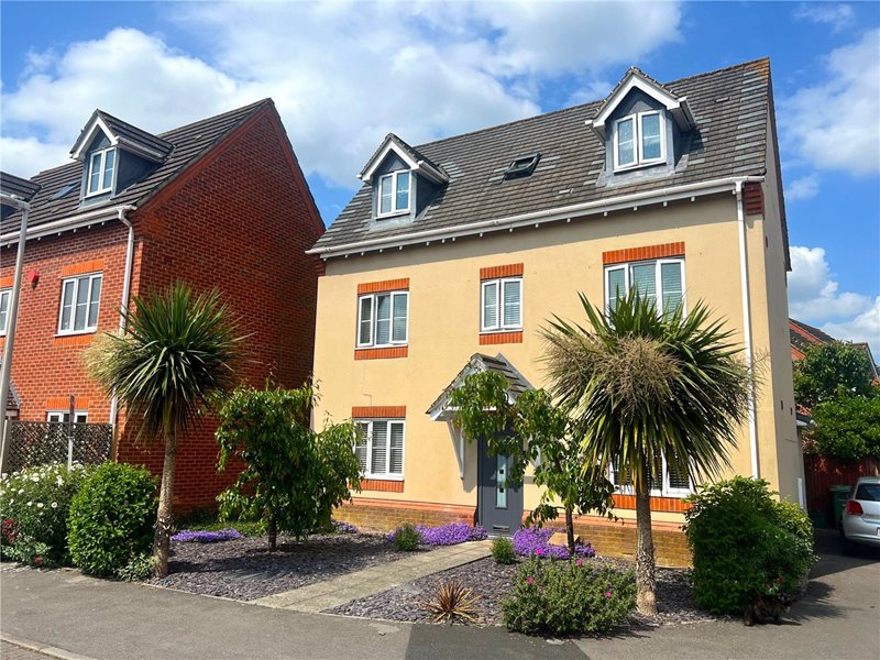 Flagstaff Square, Thatcham, Berkshire, RG19