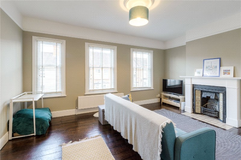 Holly Road, Abington, NN1