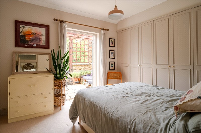 Knollys Road, London, SW16