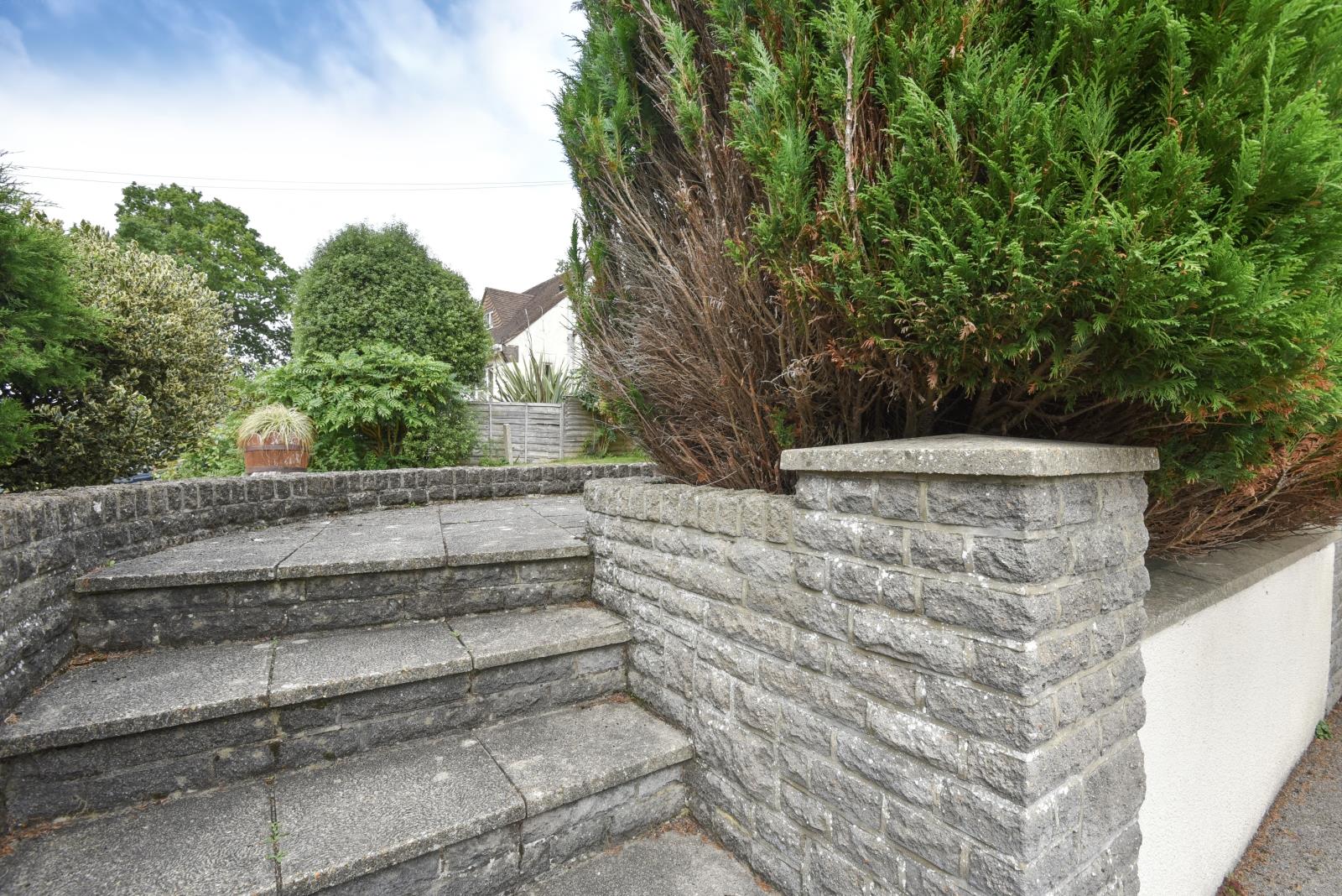 A FRONT GARDEN STEPS