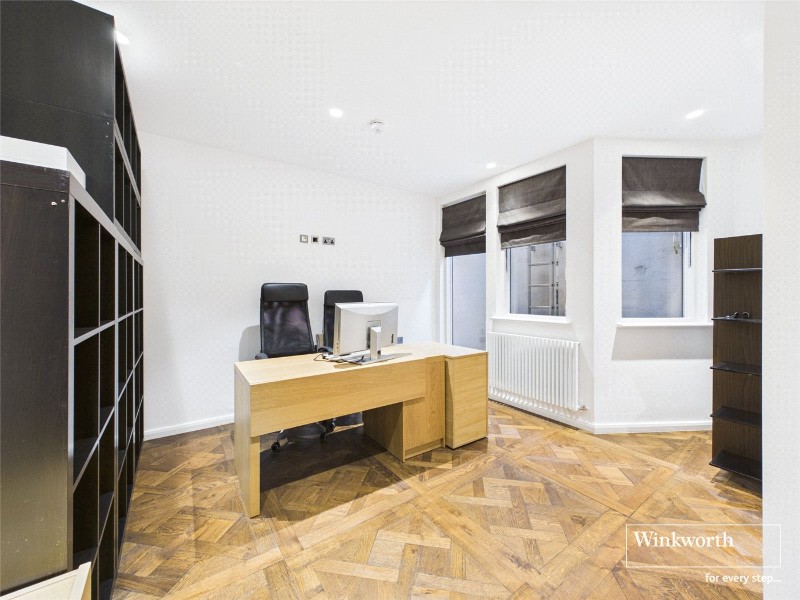 Edgeworth Crescent, London, NW4