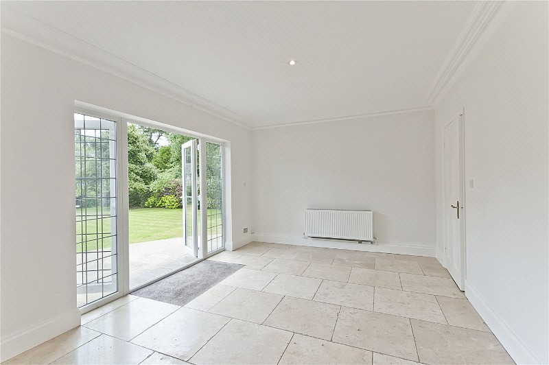 Oatlands Chase, Weybridge, Surrey, KT13