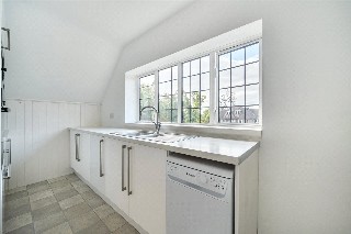 Shortheath Road, Farnham, Surrey, GU9