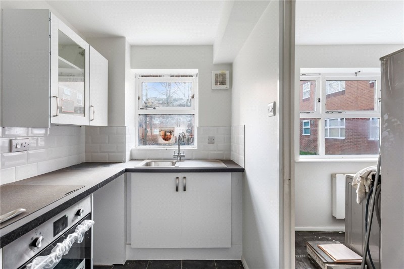 Molyneux Drive, London, SW17