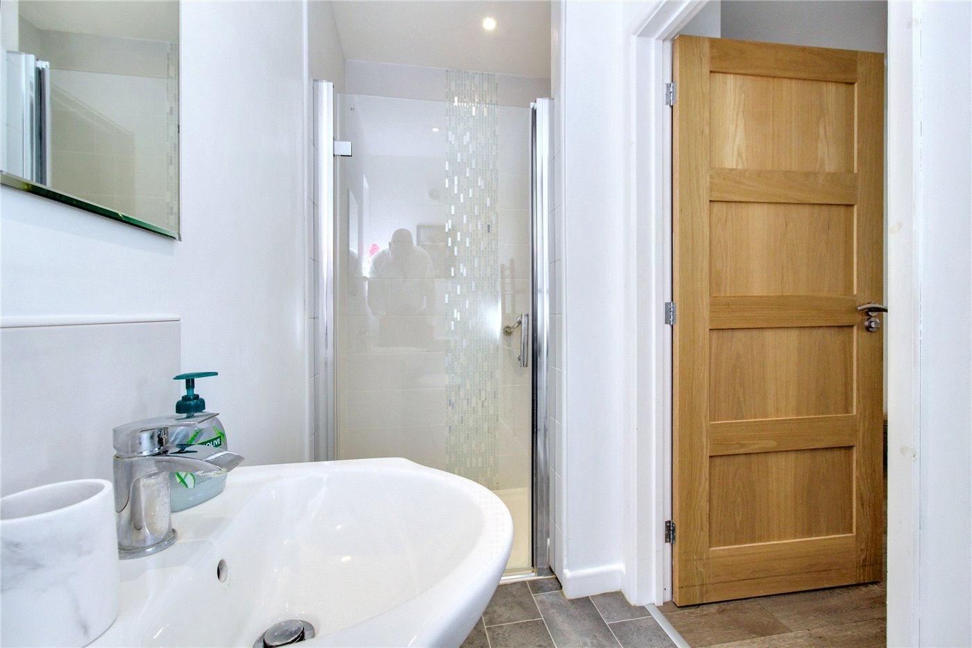 Gf Shower Room