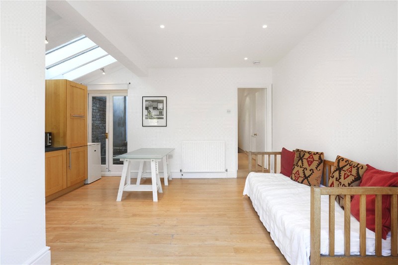 Bloemfontein Avenue, London, W12