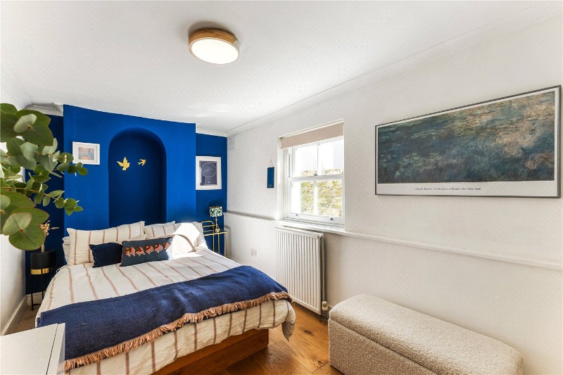 Larkhall Rise, London, SW4
