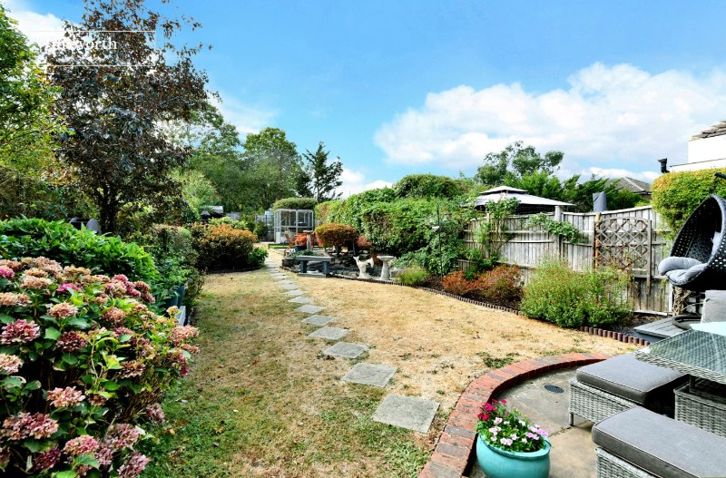 Walsingham Gardens, Stoneleigh, Epsom, Surrey, KT19