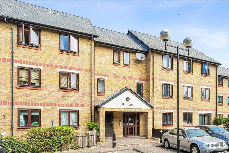 Riverside Close, London, E5