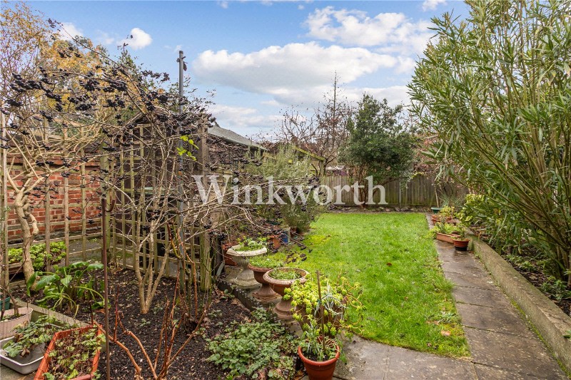 Caversham Avenue, London, N13