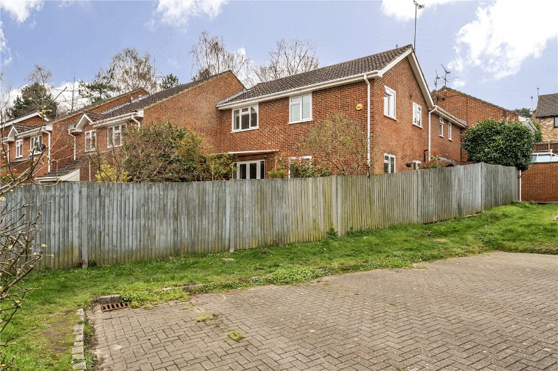 Arthur Close, Bagshot, GU19