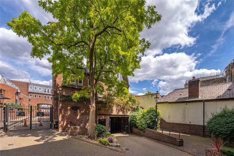 Spencer Walk, London, NW3