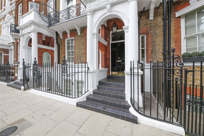 Pont Street, London, SW1X