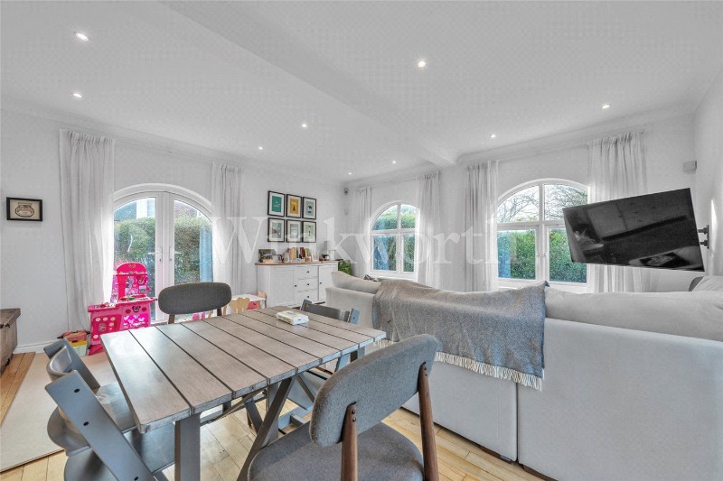 Harford Walk, London, N2