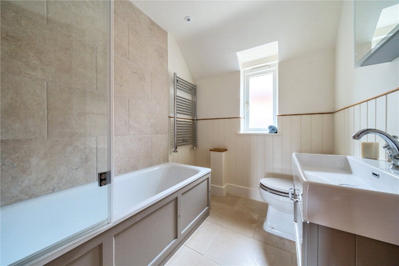 East Bridge Close, Tilford, Farnham, Surrey, GU10