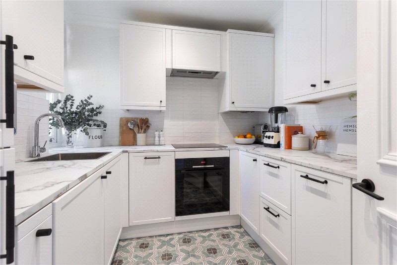 Deronda Road, London, SE24