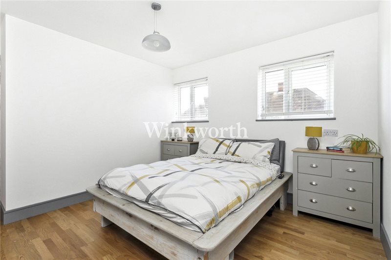 Farndale Avenue, London, N13