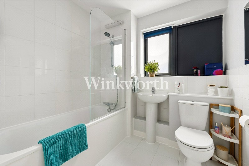 Leverton Close, London, N22