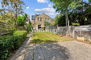 Lakeside Road, London, N13