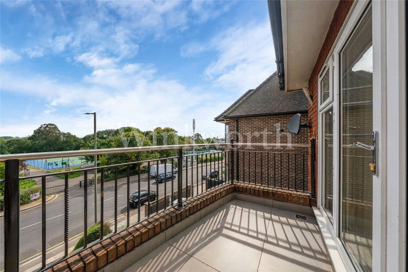 Queens Road, London, NW4