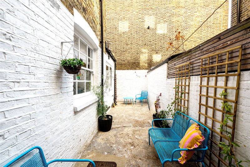 North Pole Road, London, W10