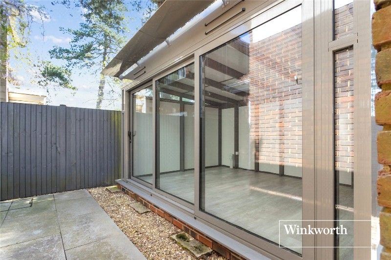 Meadowbanks, Arkley, EN5