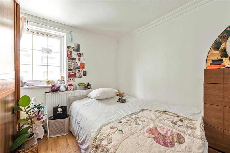 Roz House, 13 Stanway Street, N1