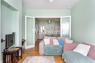 Station Crescent, London, N15
