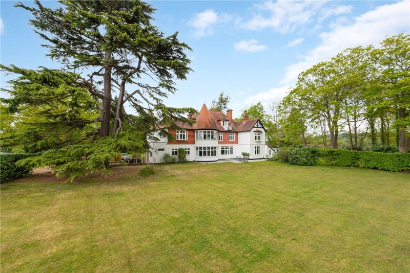 Lyne Crossing Road, Lyne, Surrey, KT16