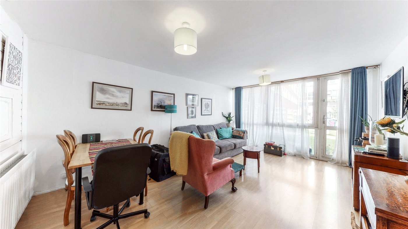2 bedroom property for sale in Sylvan Road, London, SE19 (Ref CRY210230) £325,000