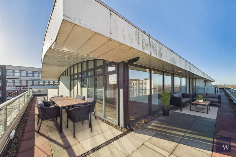 Streatham High Road, London, SW16