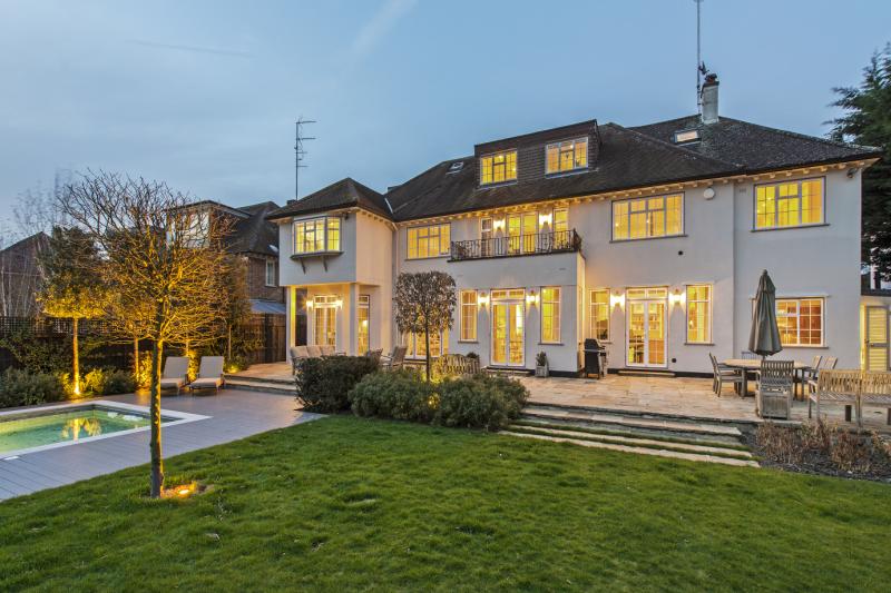Roedean Crescent, London, SW15