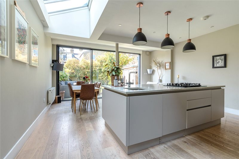 Holmdene Avenue, London, SE24