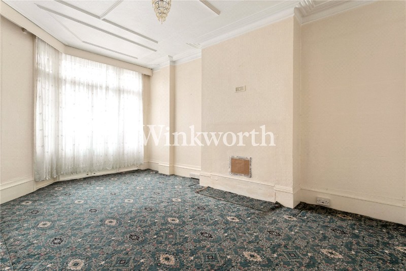 Caversham Avenue, London, N13